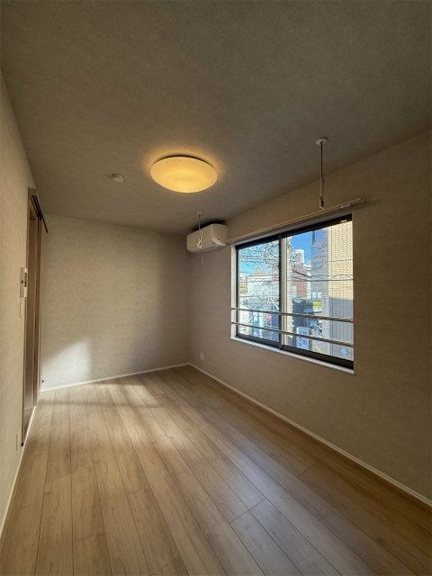 居室・リビング　※別部屋の写真です。