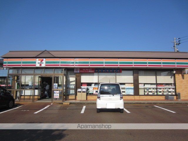 コンビニ　セブンイレブン（コンビニ）まで580m
