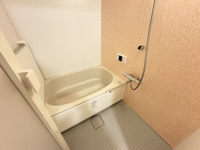 バス・シャワールーム　写真は同建物の別部屋を参考に掲載しております。