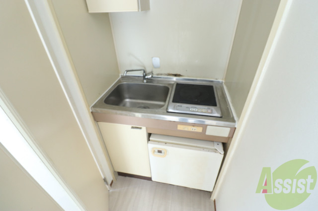 キッチン　冷蔵庫つきのキッチンはうれしいですね