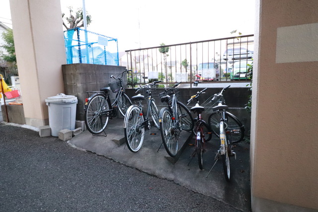 その他共有部分　駐輪場あります。