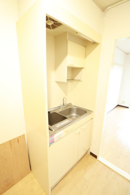 キッチン　キッチン下収納あります♪使い勝手の良いキッチンです☆※別部屋