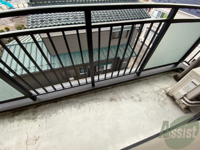 バルコニー　大きなベランダで、家族の洗濯物もあっという間。