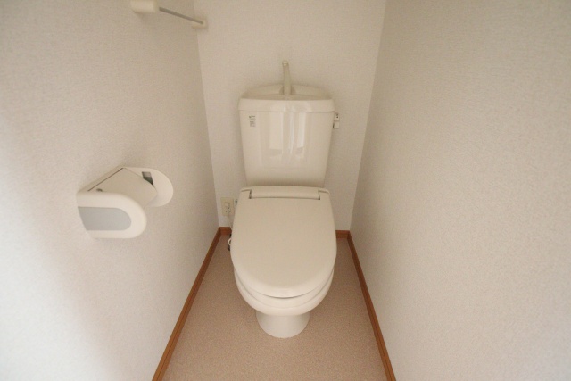 トイレ　※別室の参考写真の為、現況優先です。