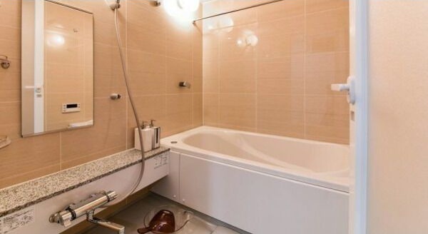 バス・シャワールーム　追い炊き機能・浴室乾燥機付き♪