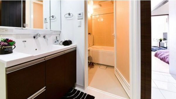 洗面設備　独立洗面化粧台付き