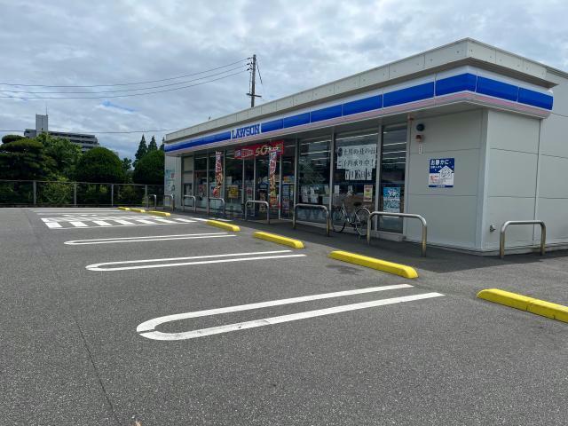コンビニ　ローソン小野田中川3丁目店（コンビニ）まで925m