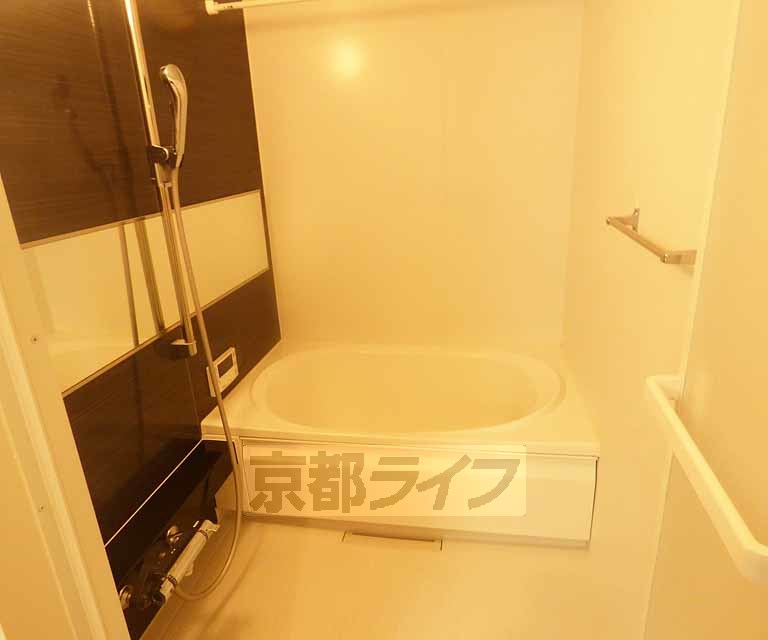 バス・シャワールーム　きれいな浴室です。