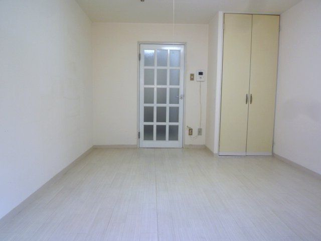 居室・リビング　明るいフローリング仕様です。