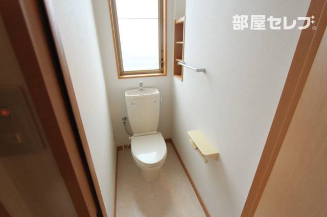 トイレ　※２０１号室の写真になります。
