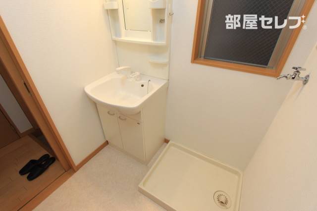 洗面設備　※２０１号室の写真になります。