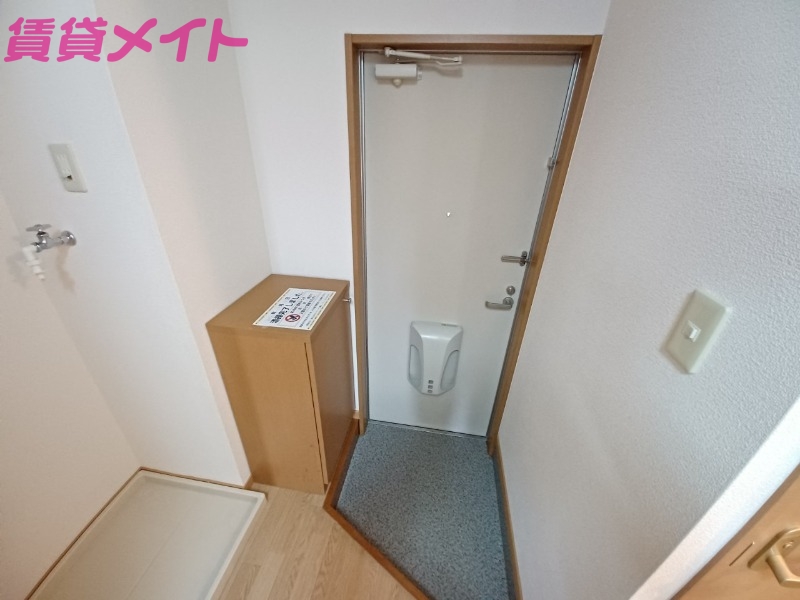玄関　同物件別室画像