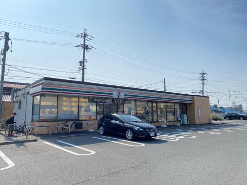 コンビニ　セブンイレブン 津市雲出本郷町店（コンビニ）まで563m