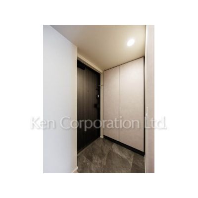 玄関　同タイプ9階のお部屋を撮影。仕様が異なることがあります。