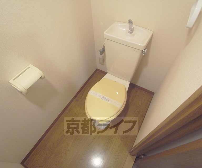 トイレ　２０５号室の写真です。