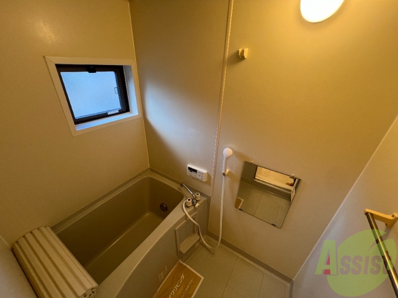 バス・シャワールーム　浴室は大きすぎず小さすぎずな大きさになっています。