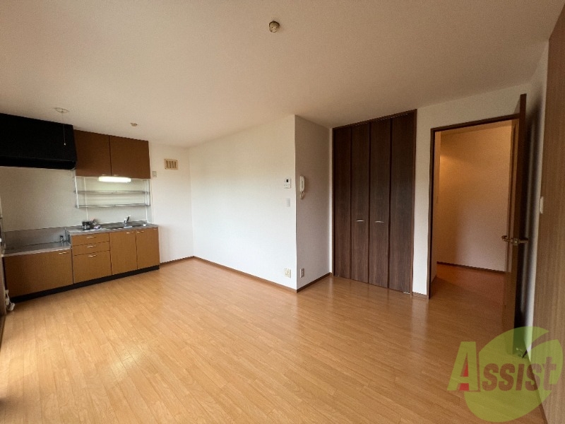 居室・リビング　１０．５帖の洋室です。木の色が落ち着きますね。