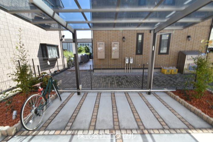 その他共有部分　屋根付きの駐輪場です。