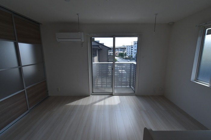 居室・リビング　エアコン完備の1０畳です。