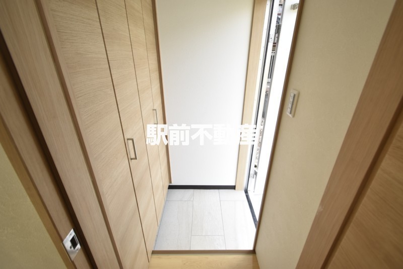 玄関　※類似物件の写真です。