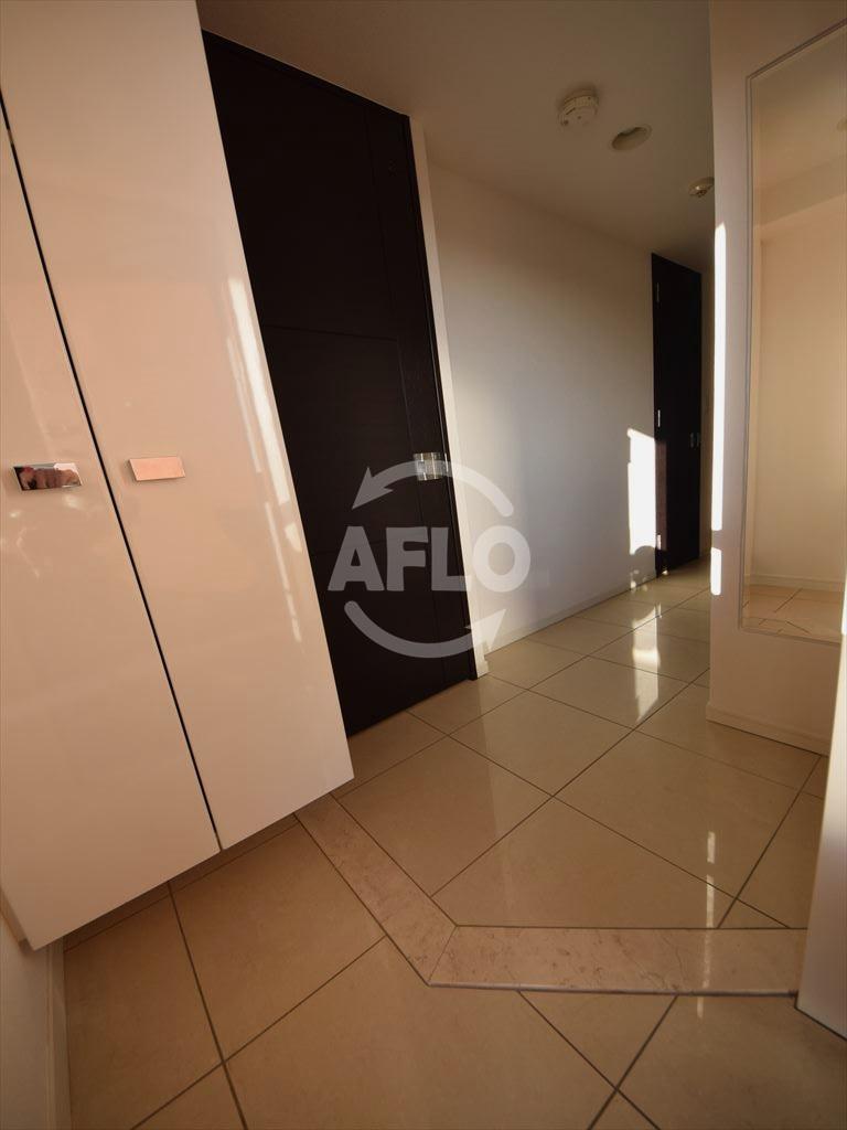 玄関　レジュールアッシュ難波リュクス　おしゃれな玄関スペース