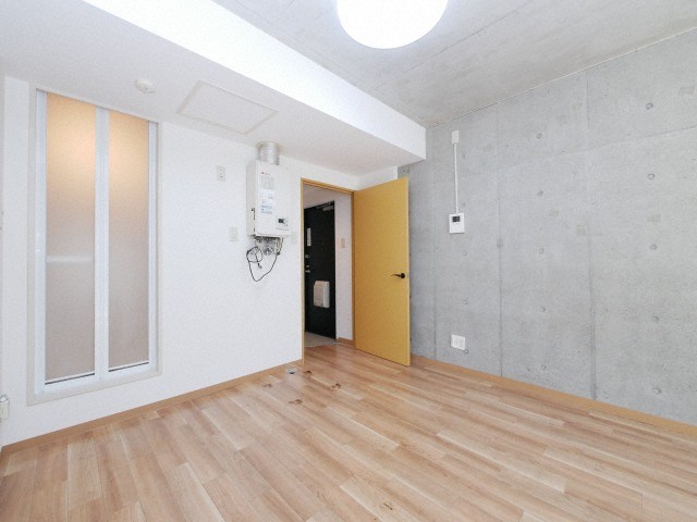 居室・リビング　室内キレイにリフォーム済みです！