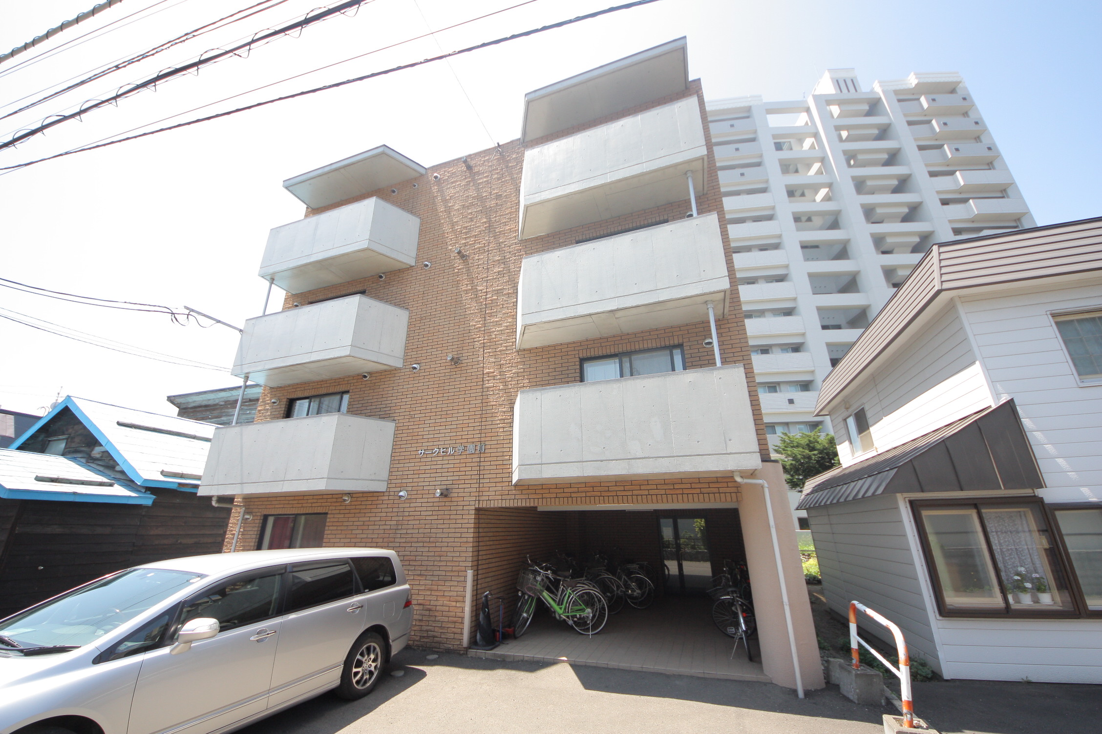 建物外観　エアコン完備の人気のデザイナーズマンションです♪