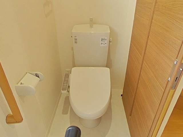 トイレ　温水洗浄便座