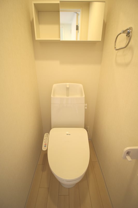 トイレ　写真は同施工会社の類似物件のものです。