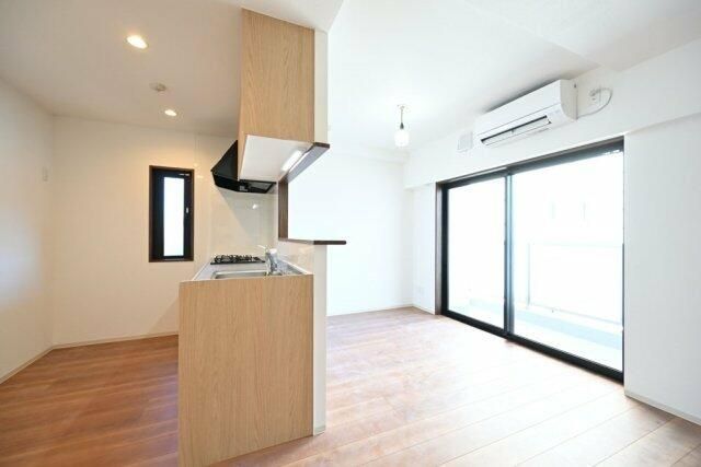 居室・リビング　こちらの居間で趣味の時間をお楽しみください