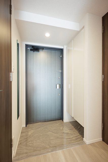 玄関　※写真は同タイプ住戸です。