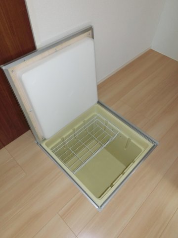 その他　ファミーユ恵　床下収納
