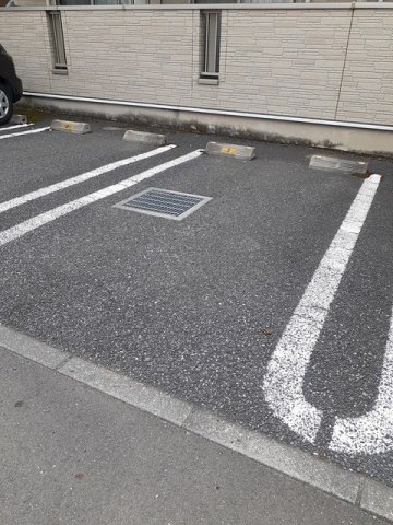 駐車場　駐車場に車を止められます