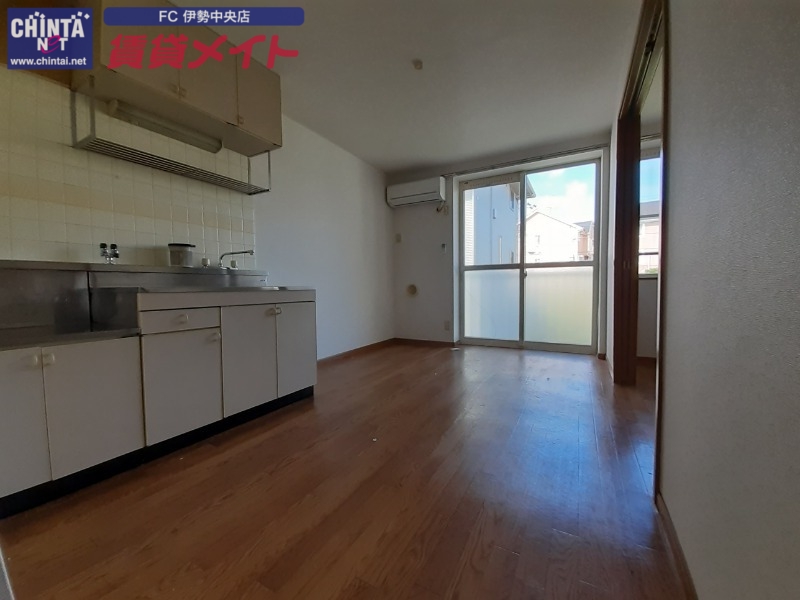 居室・リビング　同型参考写真です。