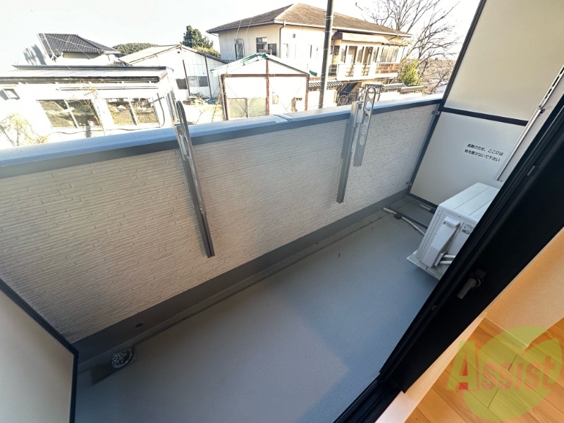 バルコニー　バルコニーが付いているので晴れた日は洗濯物が干せますね