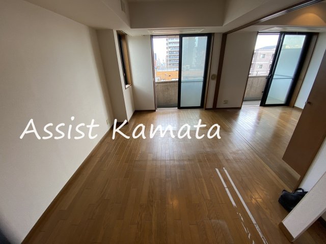 居室・リビング　写真は同タイプの別号室です