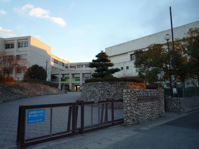 中学校　岡崎市立六ツ美北中学校（中学校）まで1985m