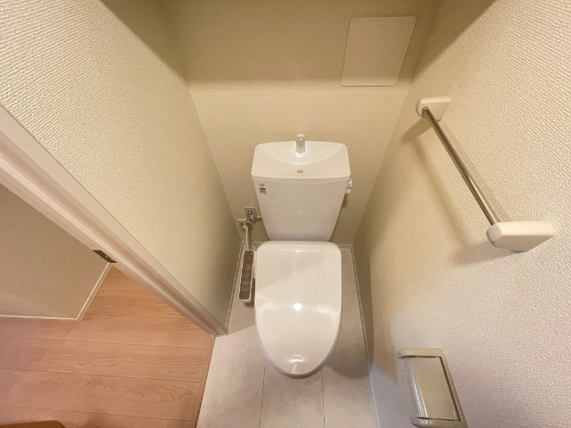 トイレ　温水洗浄便座付き