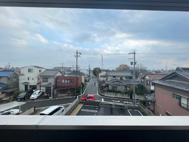 その他設備　洗面所に収納棚も確保