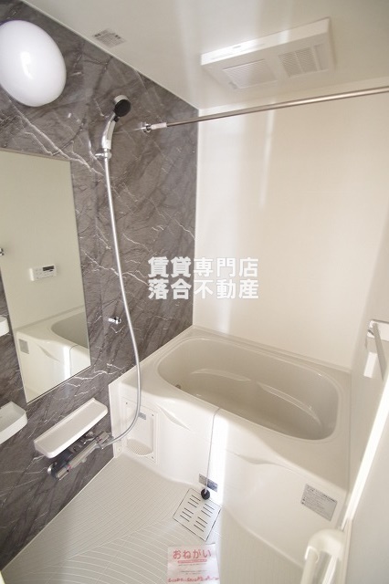 バス・シャワールーム　落ち着いた空間のお風呂