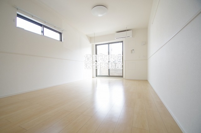 居室・リビング　2面採光の明るいお部屋♪