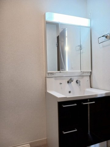 洗面設備　スペースが確保できる洗面所です