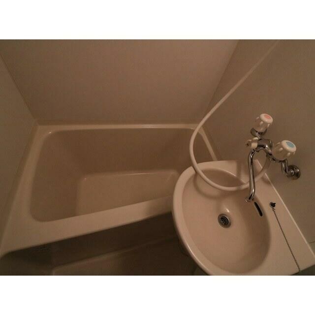 バス・シャワールーム　※他のお部屋の参考写真です