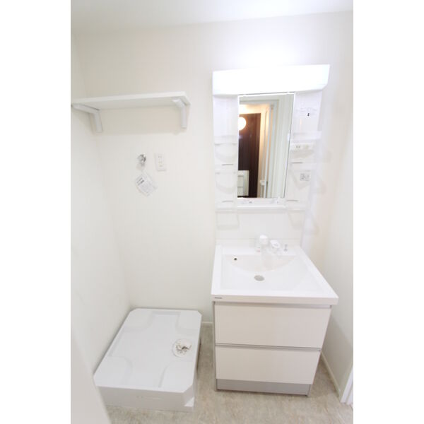 洗面設備　※同シリーズの写真になります。