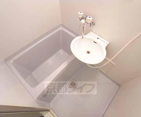 バス・シャワールーム　浴室乾燥機付きのお風呂です。