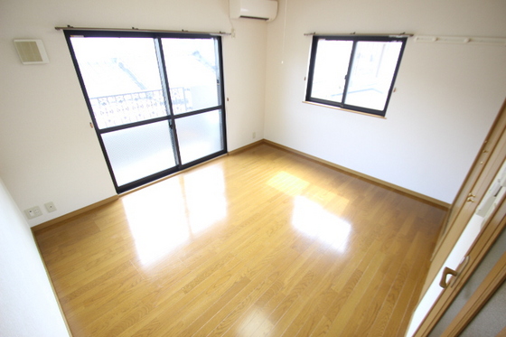 居室・リビング　※別部屋の写真です