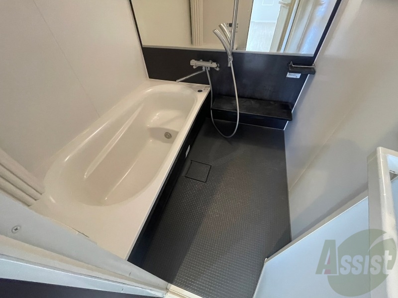 バス・シャワールーム　お風呂になります。一日の疲れを癒してくださいね。