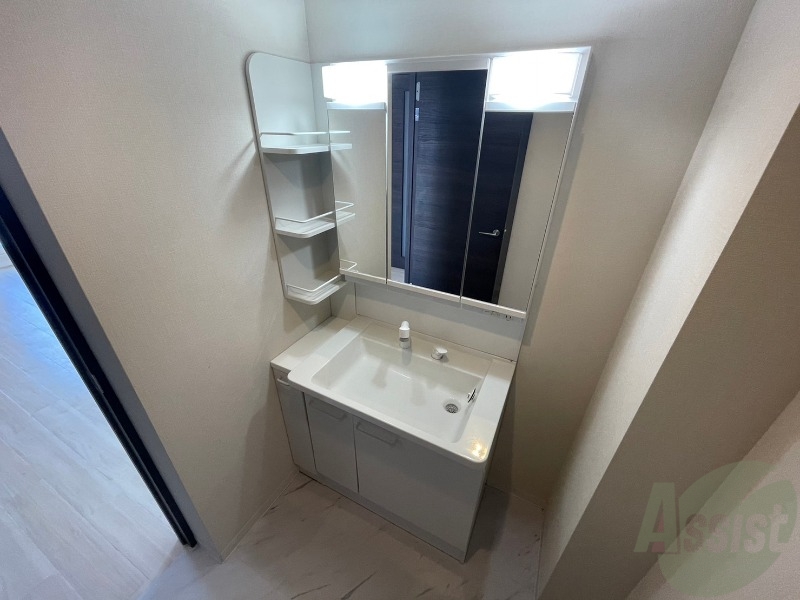 洗面設備　シャンプードレッサー。身支度はここでばっちりですね。