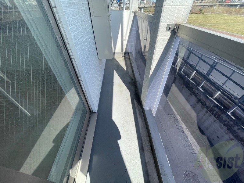 バルコニー　バルコニーです。洗濯物を干すもよし、一息つくもよしですね。