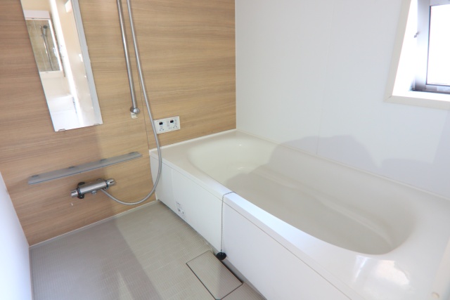 バス・シャワールーム　同建物内２階のお写真です。※現況優先